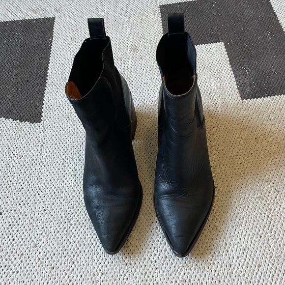 & Other Stories pointed toe chelsea ankle boot 9 / 39 black leather western - Picture 2 of 5
